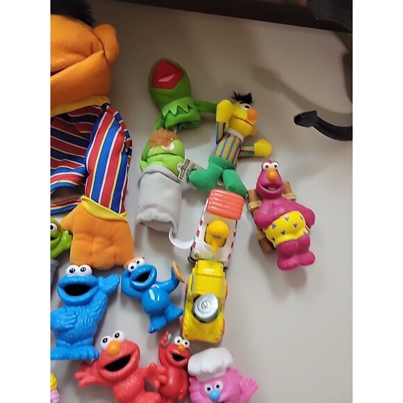 Sesame Street Ernie Puppet Mix lot Toys Elmo Oscar Grover etc... - Picture 5 of 6